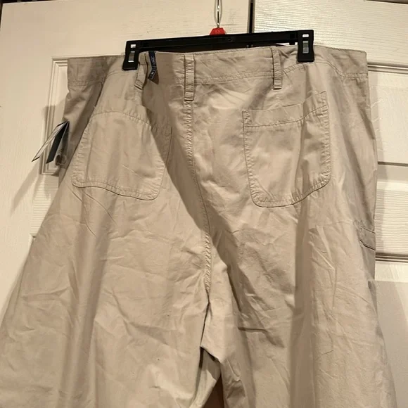 Izod sz 24 Stone Colored Knee Length Shorts -NWT - Picture 7 of 8